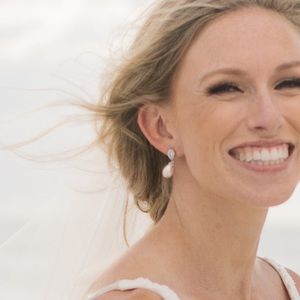 Bride earrings~ tear drop Pearl with rhinestone